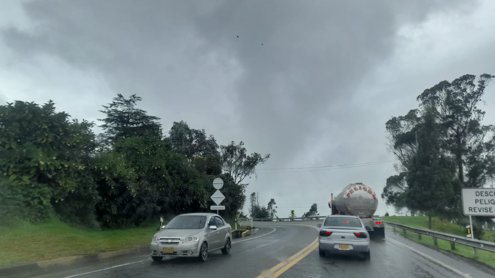Vía al llano presenta algunos cierres por las condiciones ambientales en la zona.