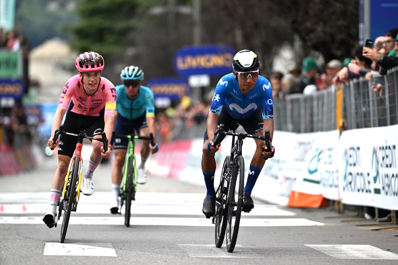 Archie Ryan de Irlanda y Team EF Education - EasyPost y Nairo Quintana de Colombia y Movistar Team cruzan la línea de meta durante la 118ª Il Lombardia 2024 una carrera de un día de 255 km de Bérgamo a Como / #UCIWT / el 12 de octubre de 2024 en Como, Italia.