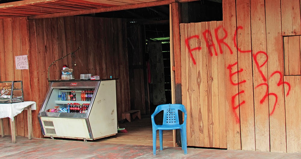Grafitis en las casas que muestran la presencia constante de las Farc en el Catatumbo.