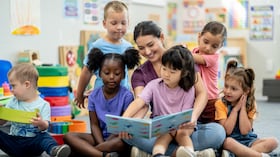 El Departamento de Educación y Cuidado Temprano de Nuevo México coordina la implementación del programa que elimina por completo las tarifas para los padres.