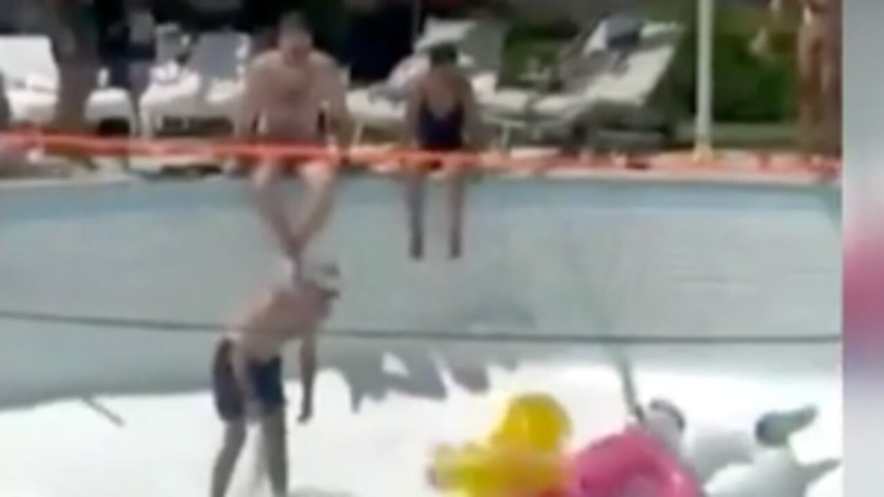 Imágenes del lugar en el que el hombre fue succionado por un remolino en una piscina durante una celebración.