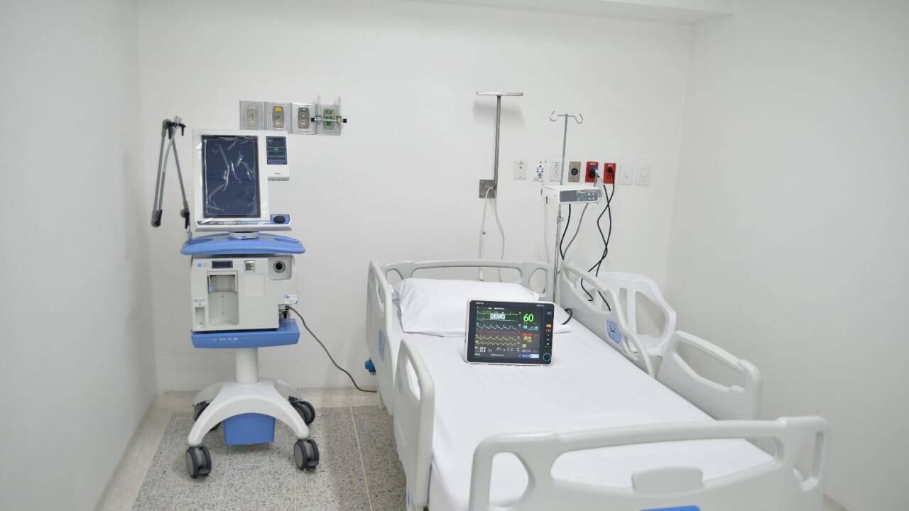 Solo hay disponibles 126 camas UCI en Santander.