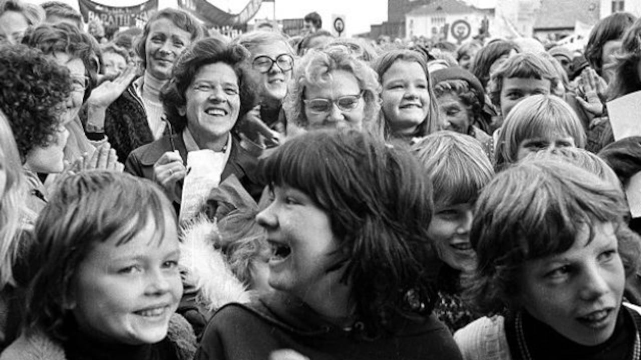 La protesta de mujeres en Islandia en 1975 "abrió el camino para la elección cinco años después de la primera presidenta electa democráticamente en el mundo".
