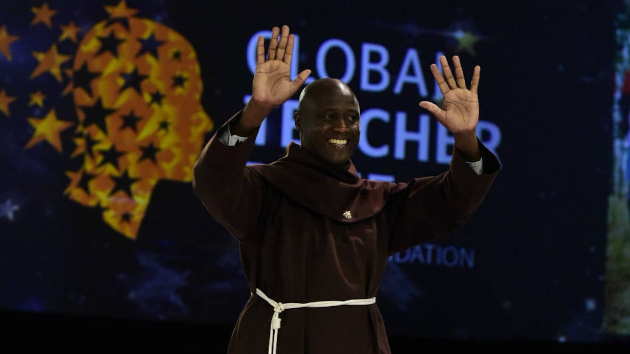 Peter Tachibi ha cambiado la vida de su comunidad mediante la enseñanza de la Ciencia y la convivencia pacífica.