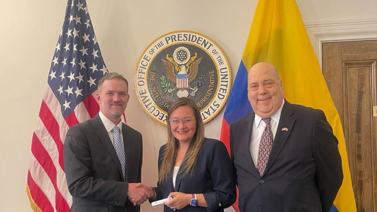 El arancel del 25 % al acero y al aluminio y a las manufacturas elaboradas con estos insumos; así como al arancel general del 10 %, que afecta las exportaciones de flores, café, banano, aguacate y confecciones, entre otros productos, fueron los temas abordados.