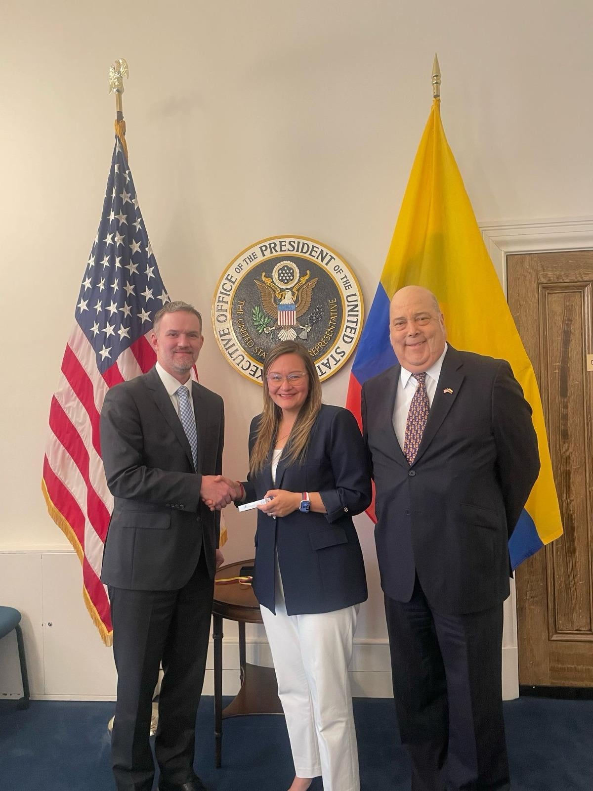 El arancel del 25 % al acero y al aluminio y a las manufacturas elaboradas con estos insumos; así como al arancel general del 10 %, que afecta las exportaciones de flores, café, banano, aguacate y confecciones, entre otros productos, fueron los temas abordados.