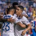 Jugadores de Millonarios celebran tras el gol de Castro al Palace