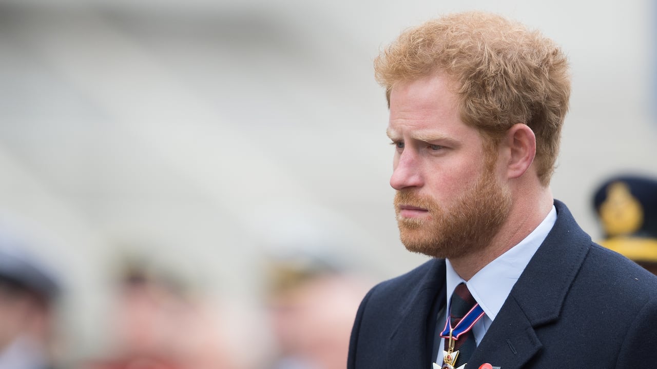 Príncipe Harry revela que consumió drogas por primera vez a sus 17 años.