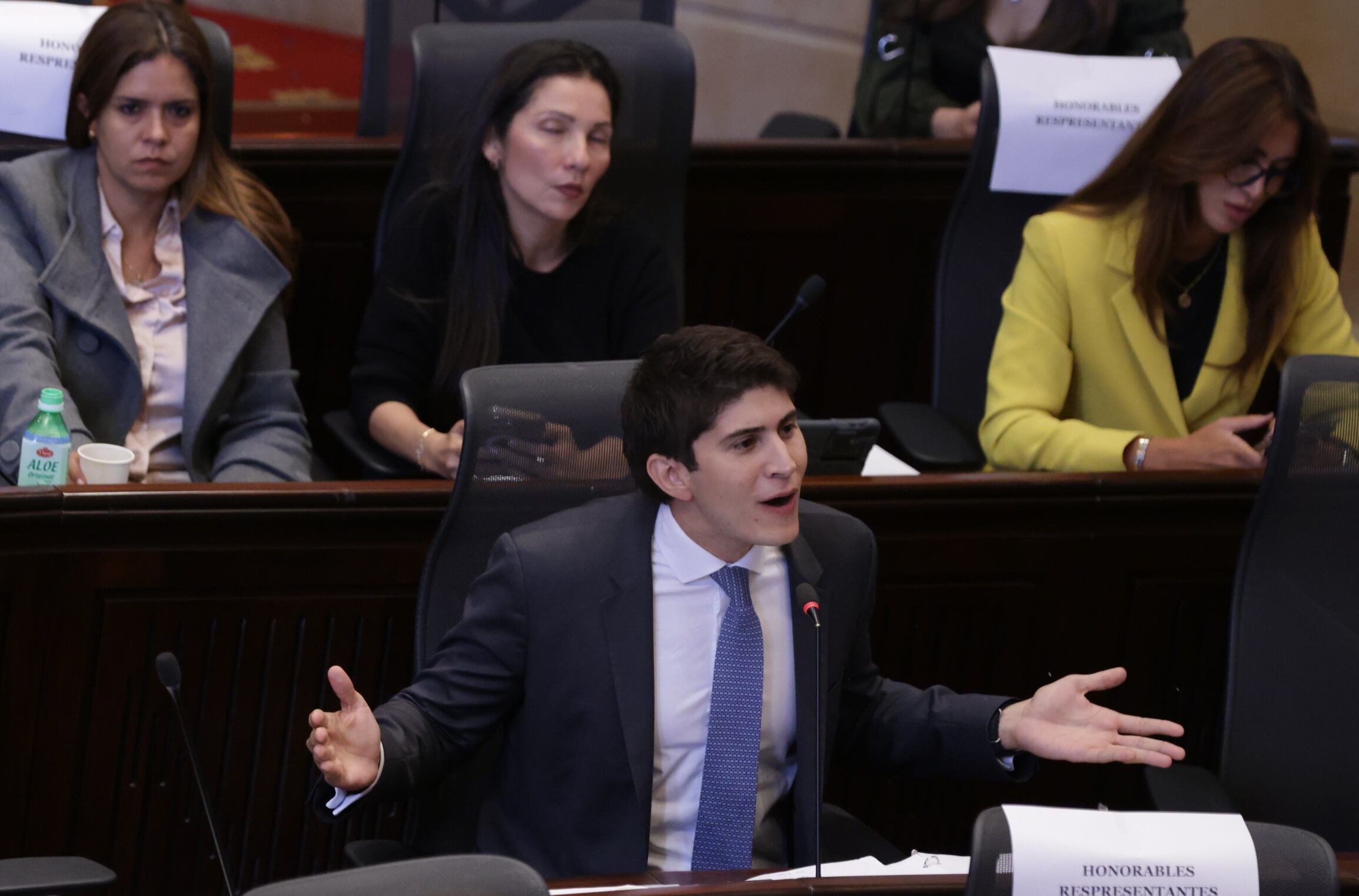 Sesión de las comisiones económicas conjuntas en la Cámara de Representantes