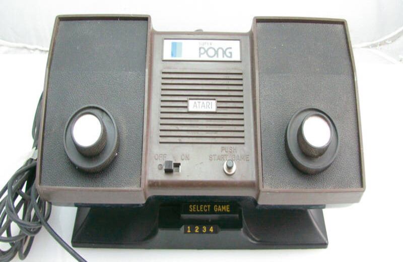 Atari Pong (1975) La segunda consola de videojuegos de la historia solo tenía un juego, el Pong. 