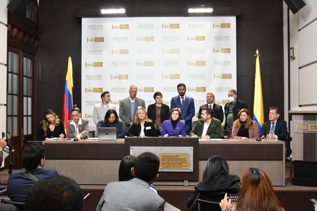 Bancada independiente del Congreso en la radicación de su propuesta de reforma a la salud.