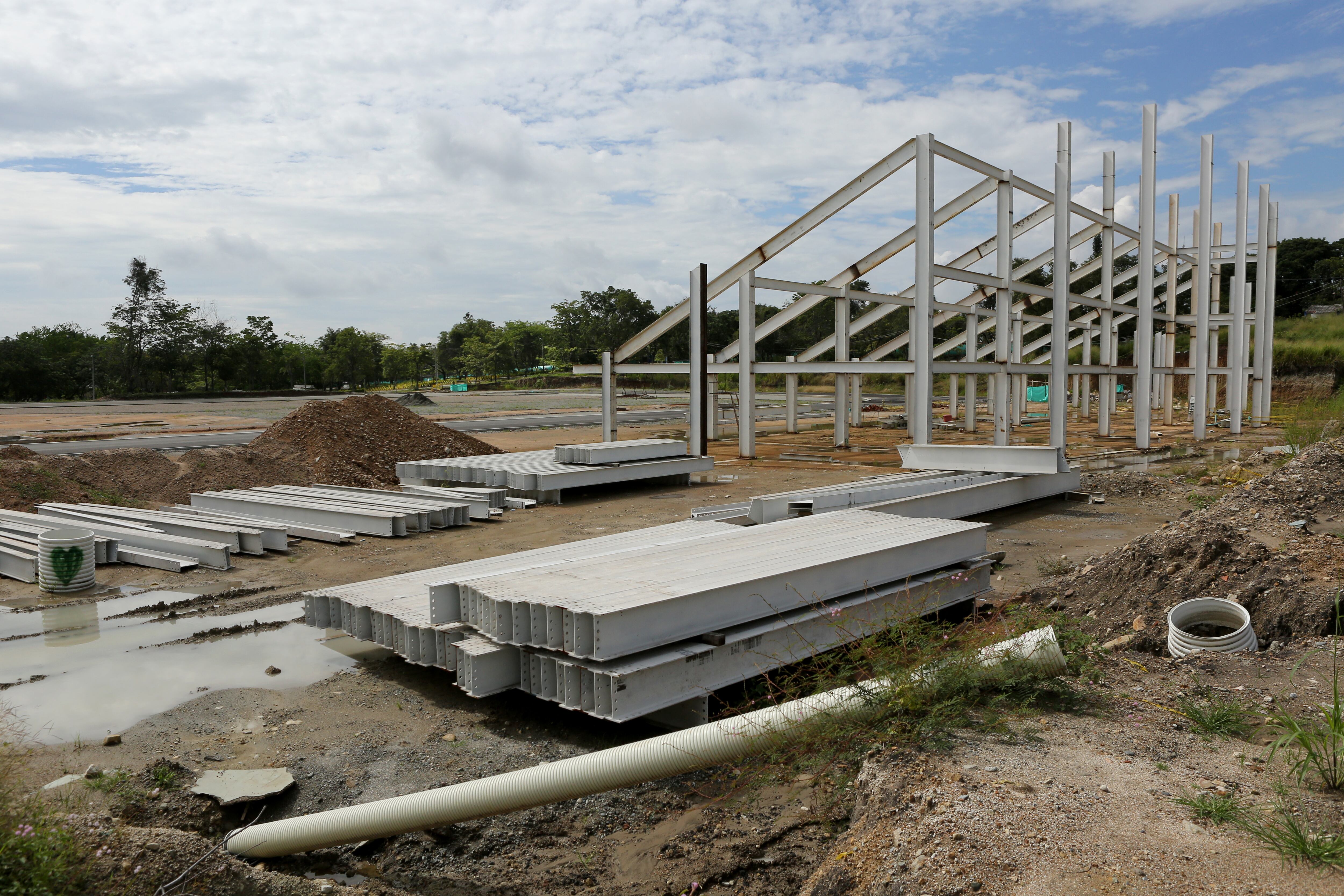 bagué Tolima. Obras inconclusas de los escenarios deportivos para los juegos nacionales programados para el 2015 y no se pudieron realizar por el incumplimiento de los constructores.