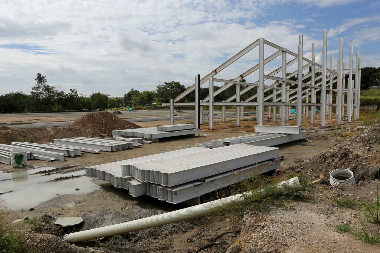 bagué Tolima. Obras inconclusas de los escenarios deportivos para los juegos nacionales programados para el 2015 y no se pudieron realizar por el incumplimiento de los constructores.