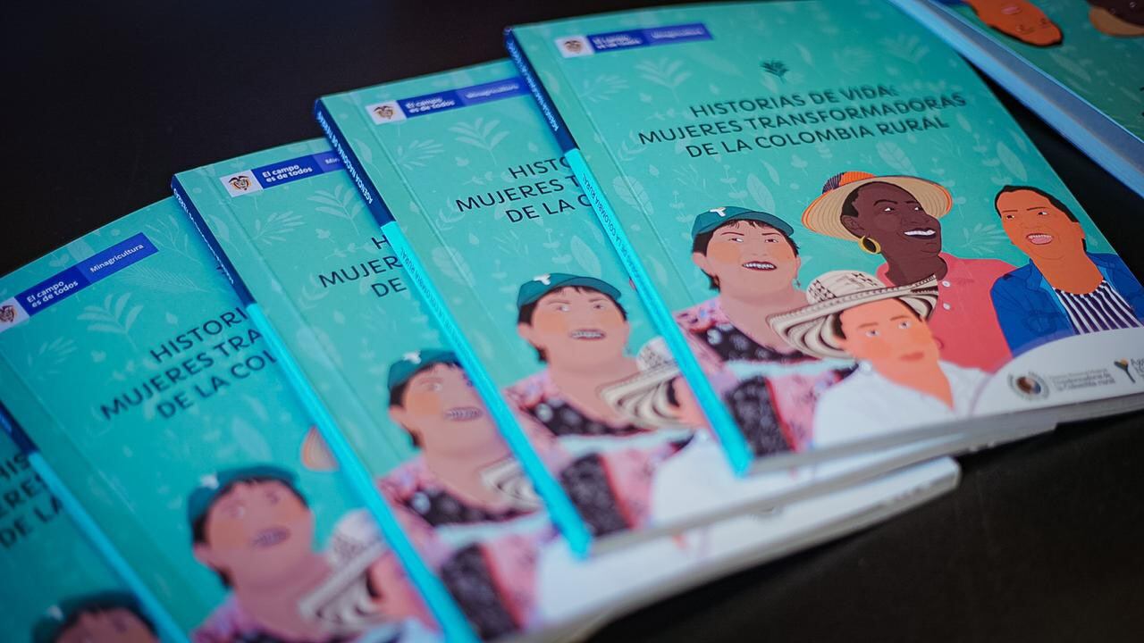 Lanzamiento del libro “Historias de vida: Mujeres Transformadoras de la Colombia Rural”, una narración que plasma las historias de cada una de las 4 mujeres ganadoras.