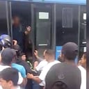 Los pasajeros del bus le gritaron "violador" al supuesto abusador.
