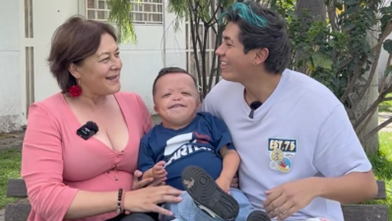 La pareja presentó a su primer "hijo" en medio de una pataleta por hambre. Foto: Instagram @jimvelasquezoficial.