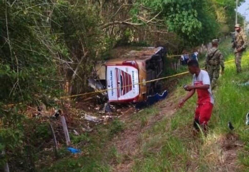 El vehículo cubría la ruta Barranquilla-Mompox.