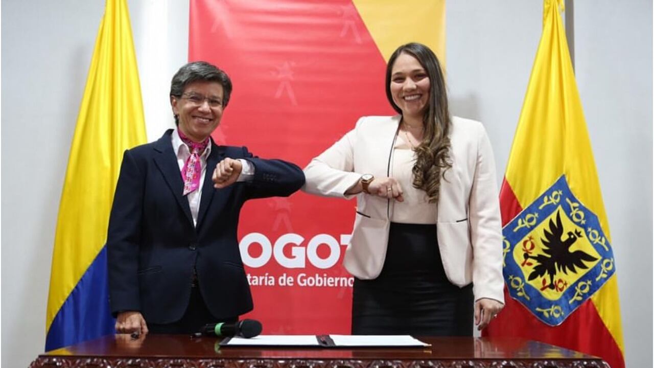 Ángela María Moreno junto a la entonces alcaldesa de Bogotá, Claudia López