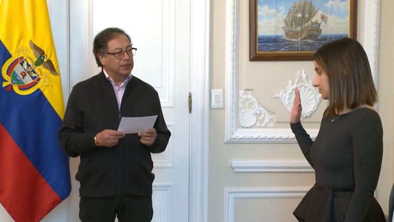 Presidente Gustavo Petro y Laura Sarabia en la posesión de su nuevo cargo al frente del DPS.