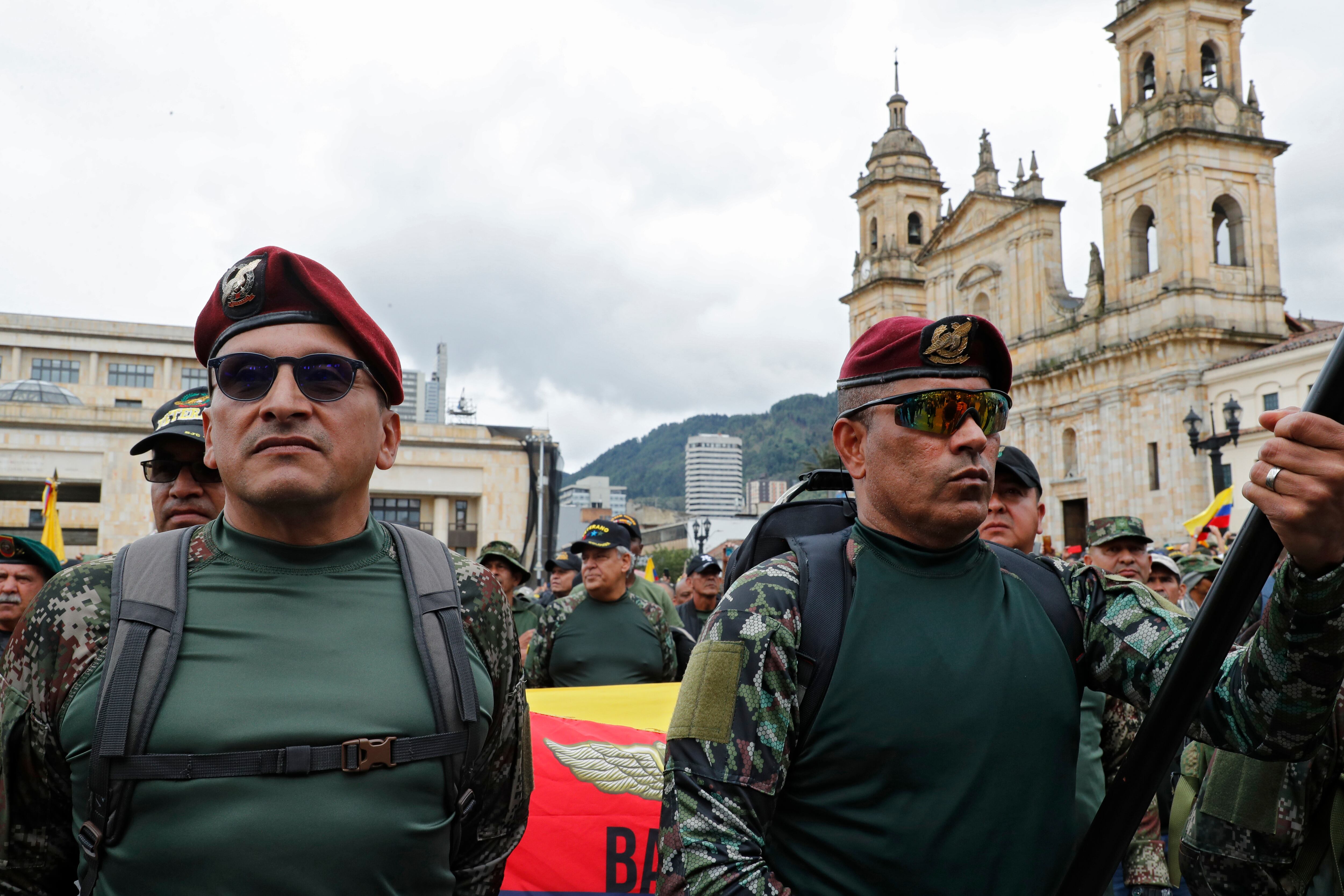 Militares retirados se tomaron la Plaza de Bolívar para protestar contra  la política de seguridad nacional del Gobierno del presidente Gustavo Petro
Reservas fuerza publica
Bogota mayo 10 del 2023
Foto Guillermo Torres Reina / Semana