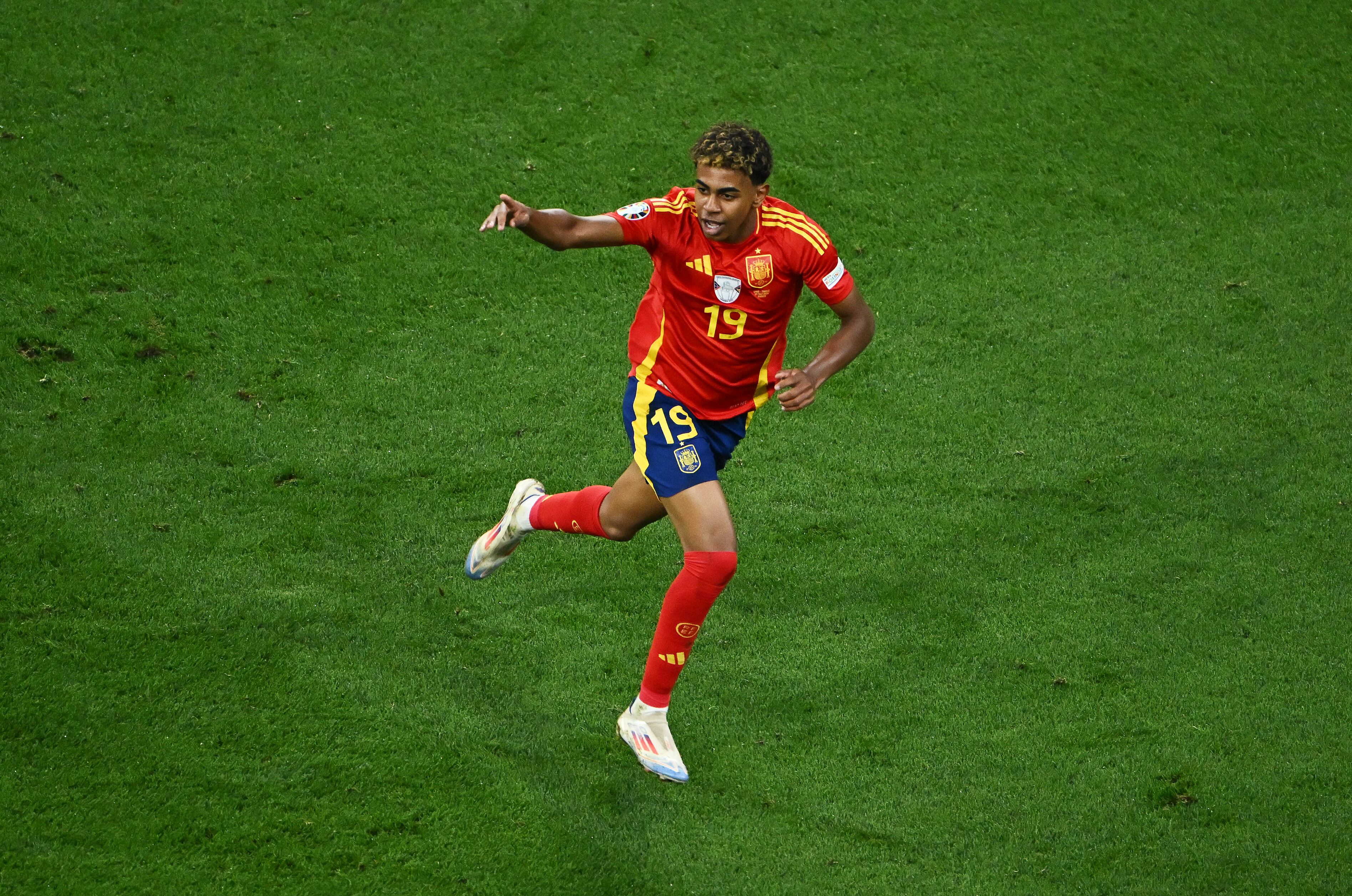 Lamine se ha convertido en toda una estrella del fútbol con tan solo 16 años.