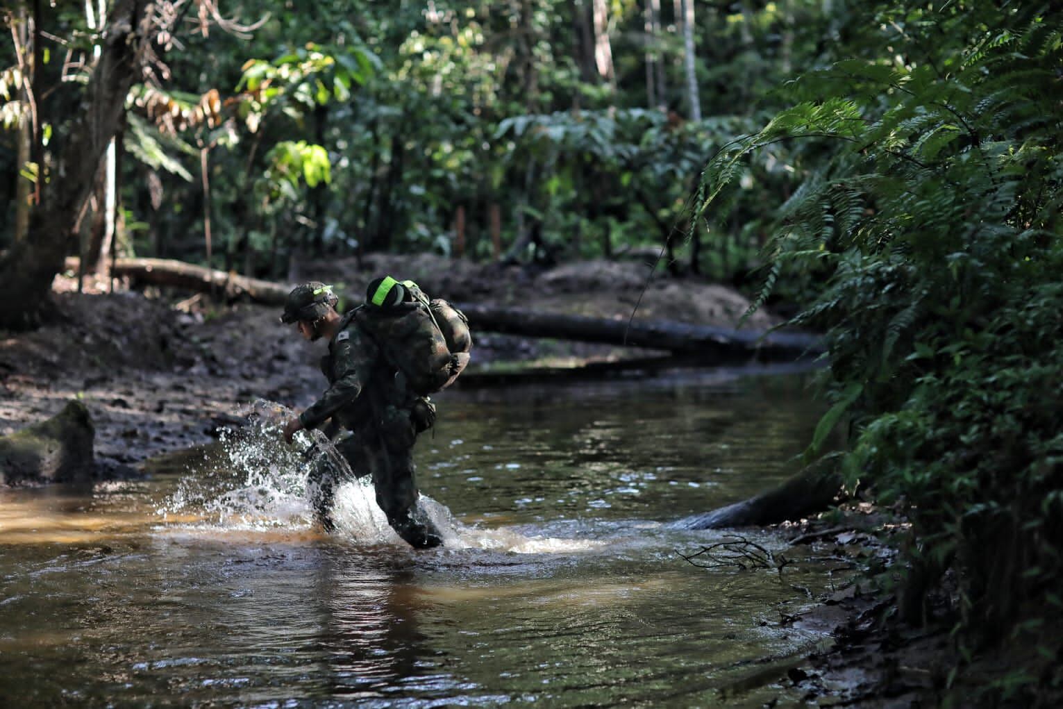 Curso de lanceros en la selva amazónica