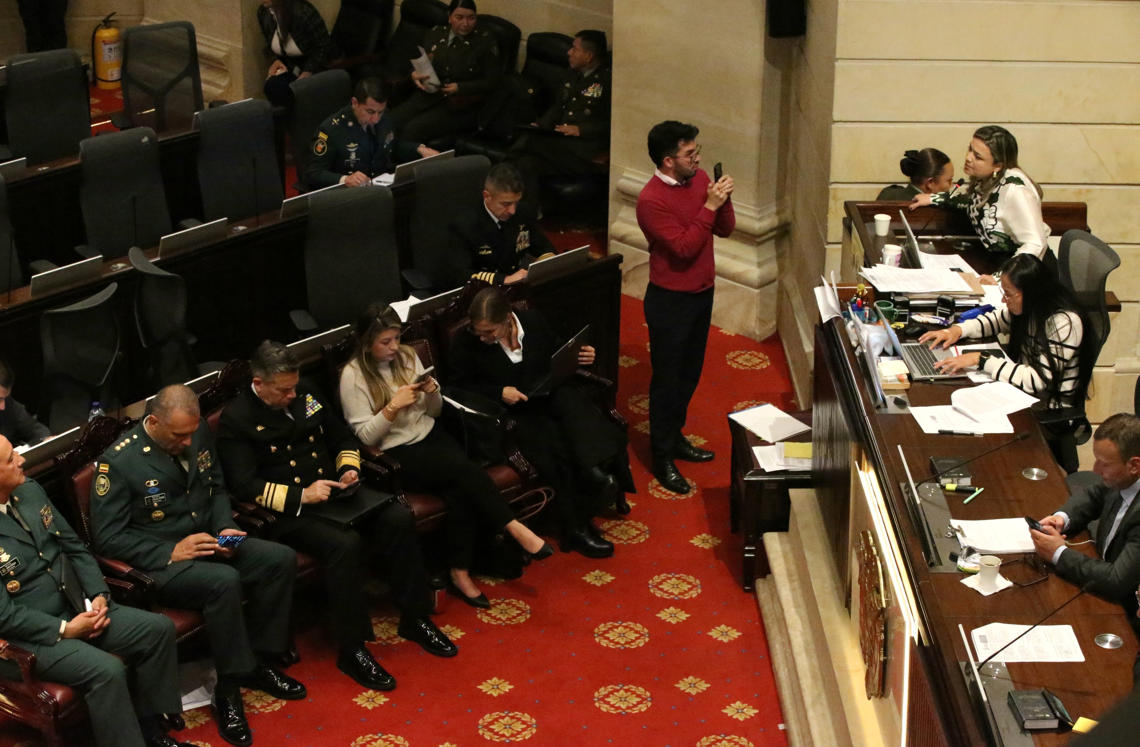 Moción de censura Ministro de defensa Iván Velásquez