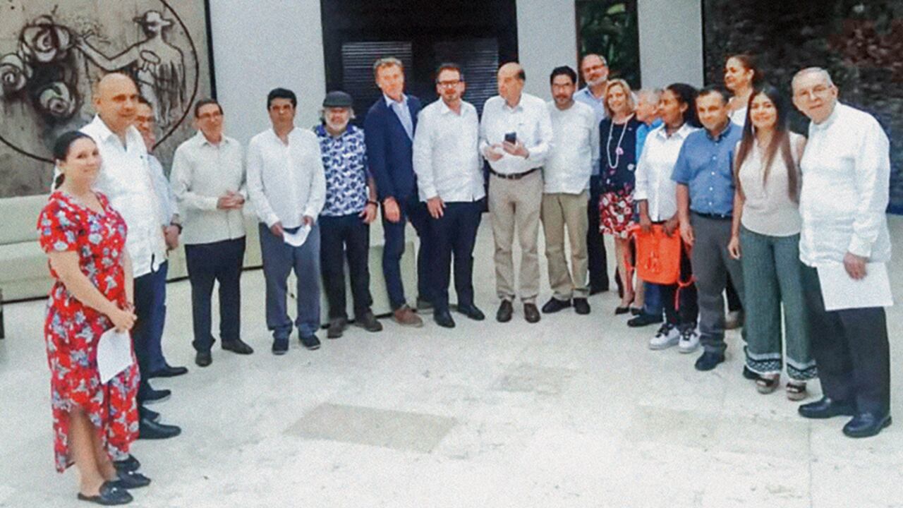 Funcionarios de los gobiernos cubano y colombiano, la Iglesia católica y negociadores del ELN se reunieron hace un mes en el Palacio de las Convenciones de La Habana (Cuba). Allí se inició la fase exploratoria para reactivar los diálogos de paz.