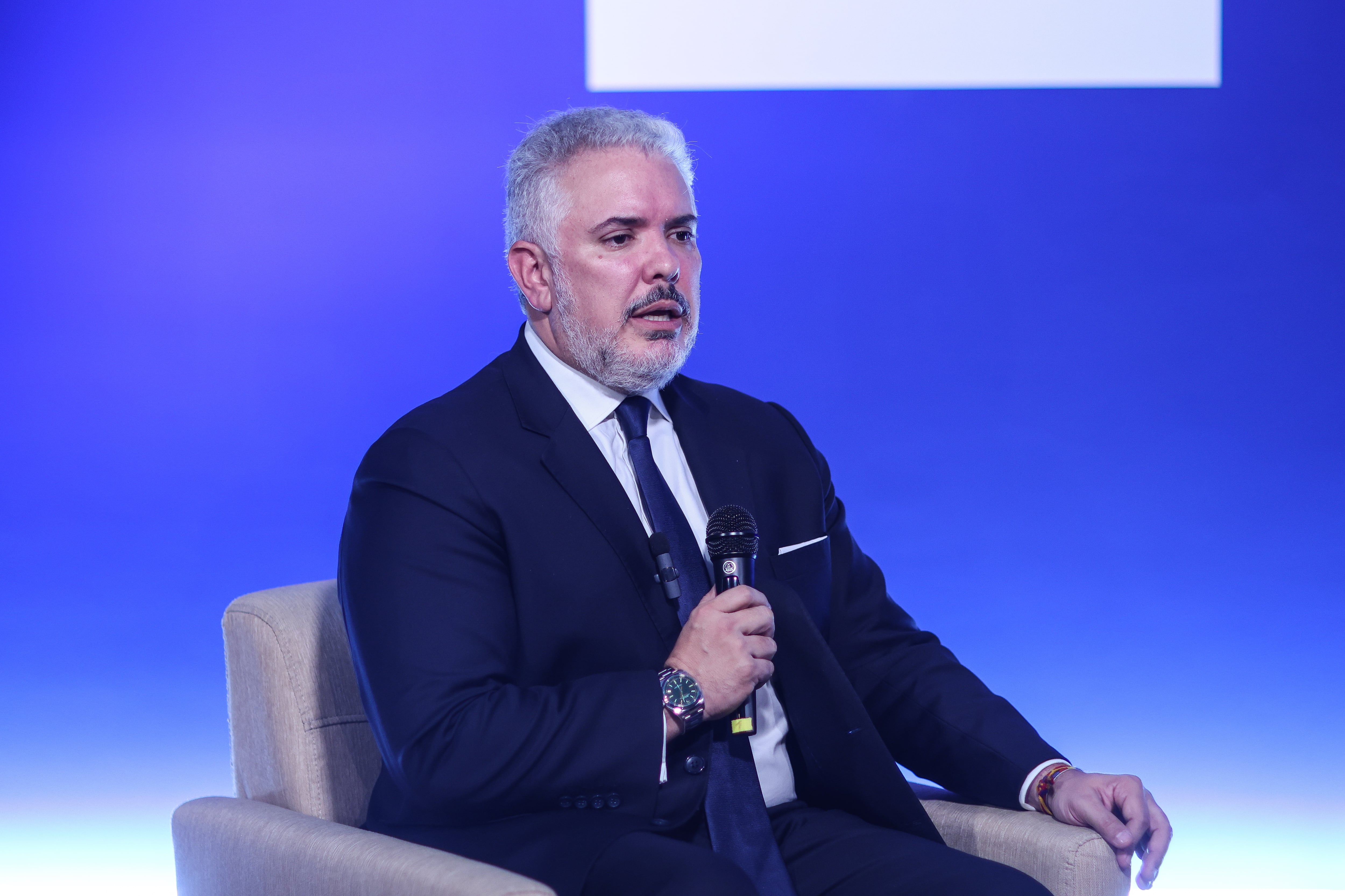 Bogotá. Julio 02 de 2025. El expresidente de Colombia , Iván Duque, presentó su más reciente libro,  Fuerza y verdad: conversaciones en Oxford sobre el futuro del humanismo, en un conversatorio que se realizó en la Fundación Innovación para el Desarrollo.