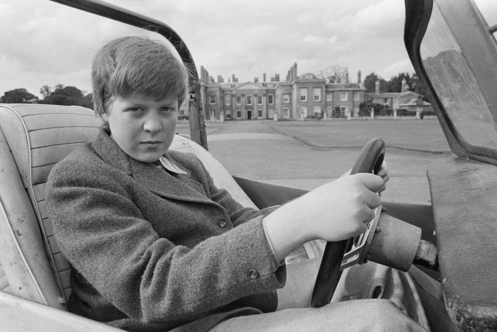 El joven Charles Spencer, vizconde de Althorp y más tarde el noveno conde Spencer, ahijado de la reina Isabel II y hermano de Lady Diana Spencer