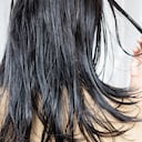 El sudor excesivo no solo ensucia el cabello sino que lo debilita.