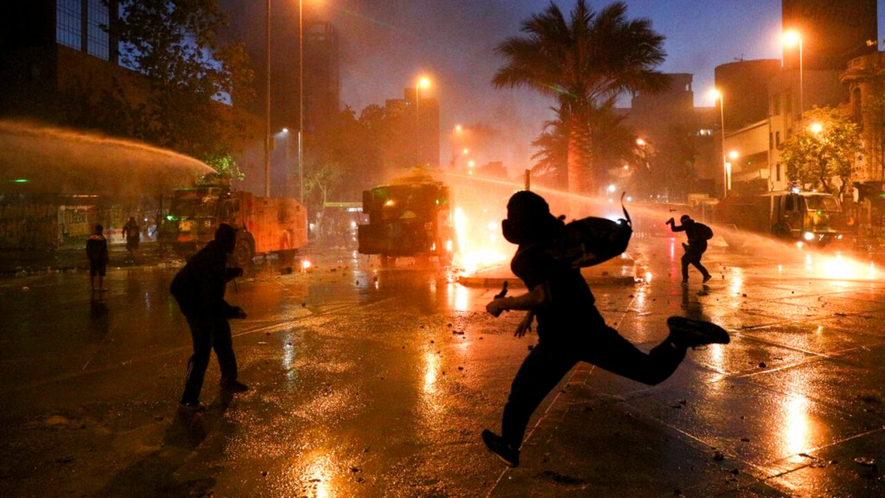 Aniversario de marchas de Chile, opacado por la violencia