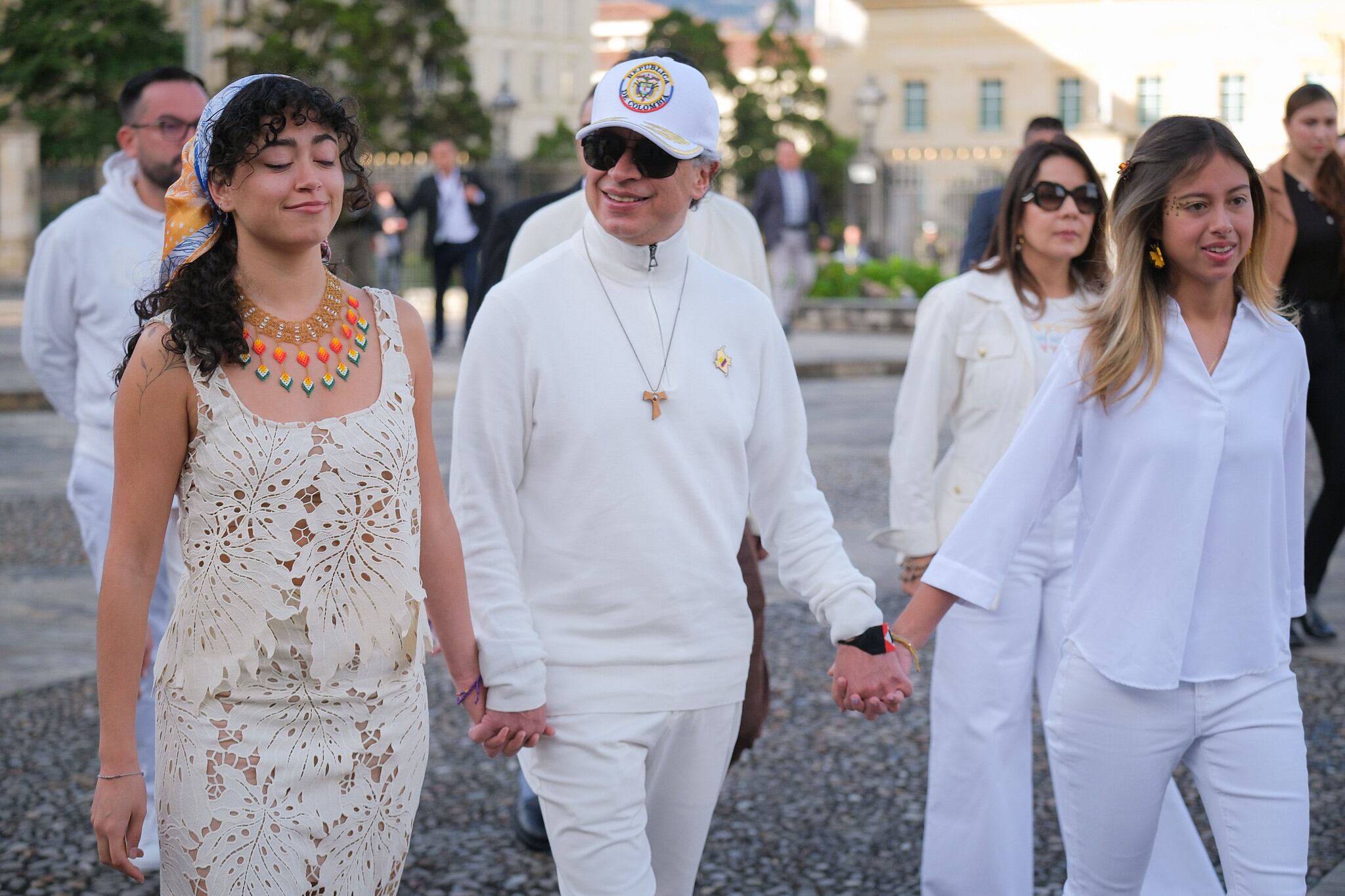 El presidente, Gustavo Petro, en compañía de sus hijas Sofía y Antonella Petro, el 21 de junio de 2026, en Bogotá