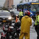 Puesto de control de policía en la Nqs por el cumplimiento de la cuarentena en Bogotá
Coronel Jairo Vaquero Puentes, comandante operativo de la policía metropolitana de Bogotá.