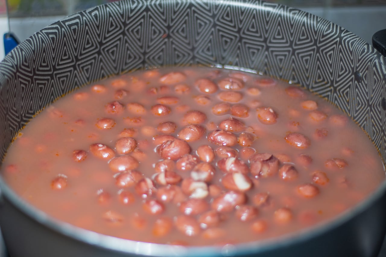 Los frijoles se deben dejar en remojo unas horas antes de consumir.
