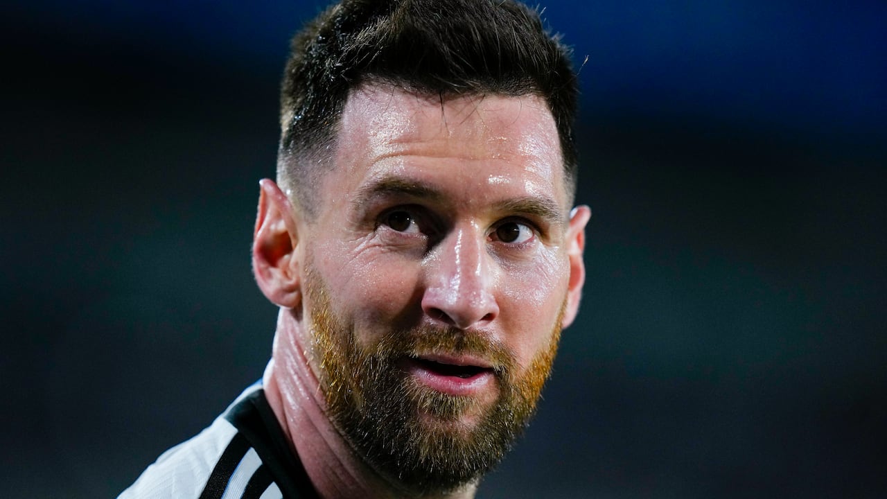 Messi se mostró contento en Argentina luego de los abucheos que recibió en el PSG.