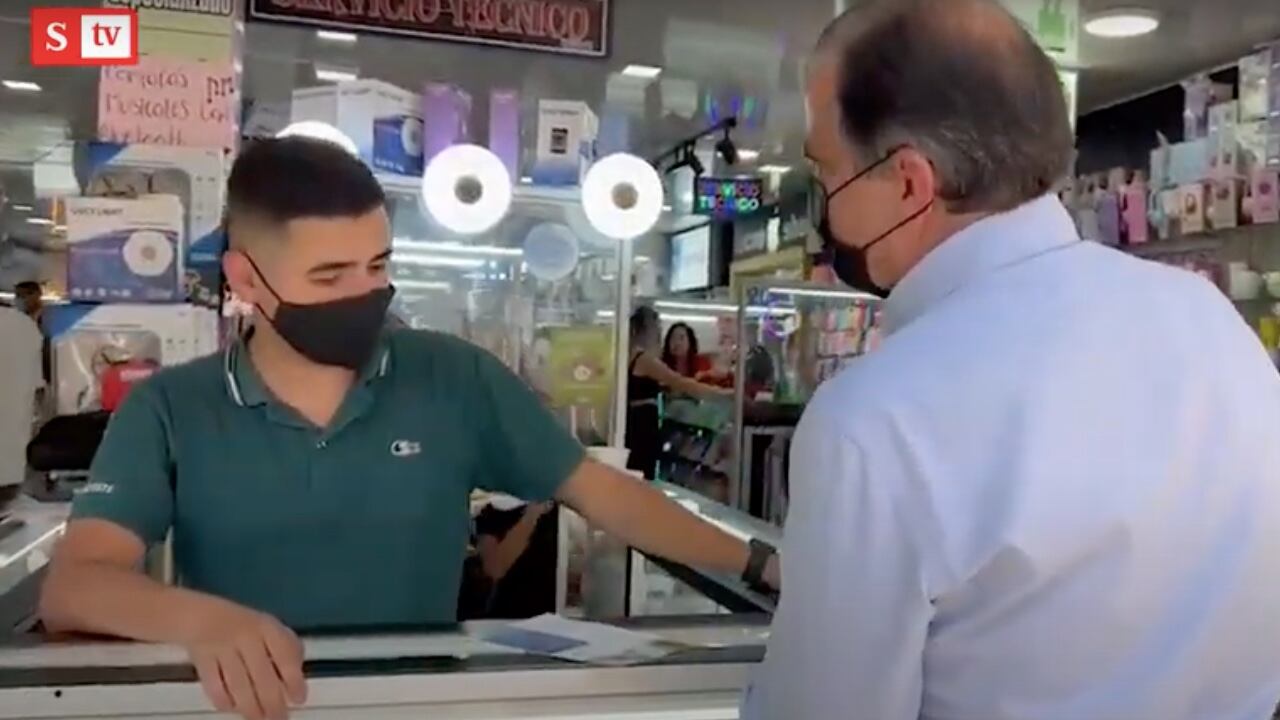 El candidato a la presidencia quiere seguir ganando los votos de los ciudadanos indecisos.