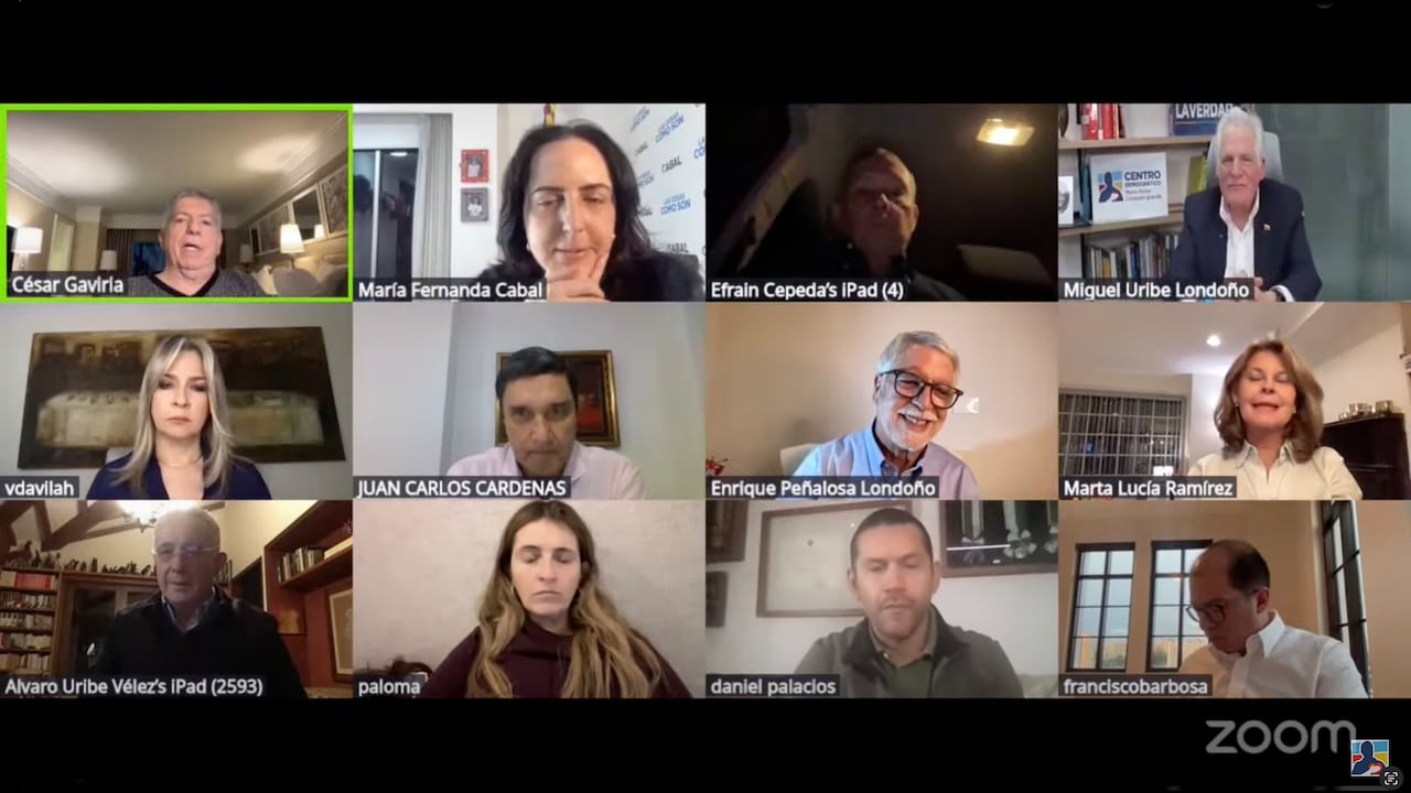 Foro sobre infraestructura con precandidatos de diferentes fuerzas políticas.