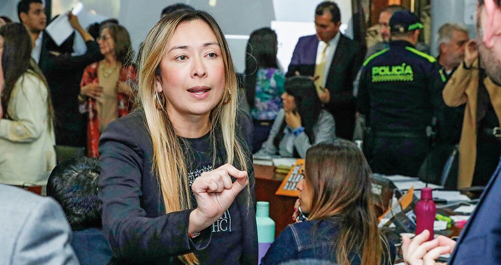  El grupo de agresores virtuales creó varias etiquetas en contra de Katherine Miranda, a quien le reclaman por pasar de apoyar al presidente Petro a cuestionar la reforma a la salud. 