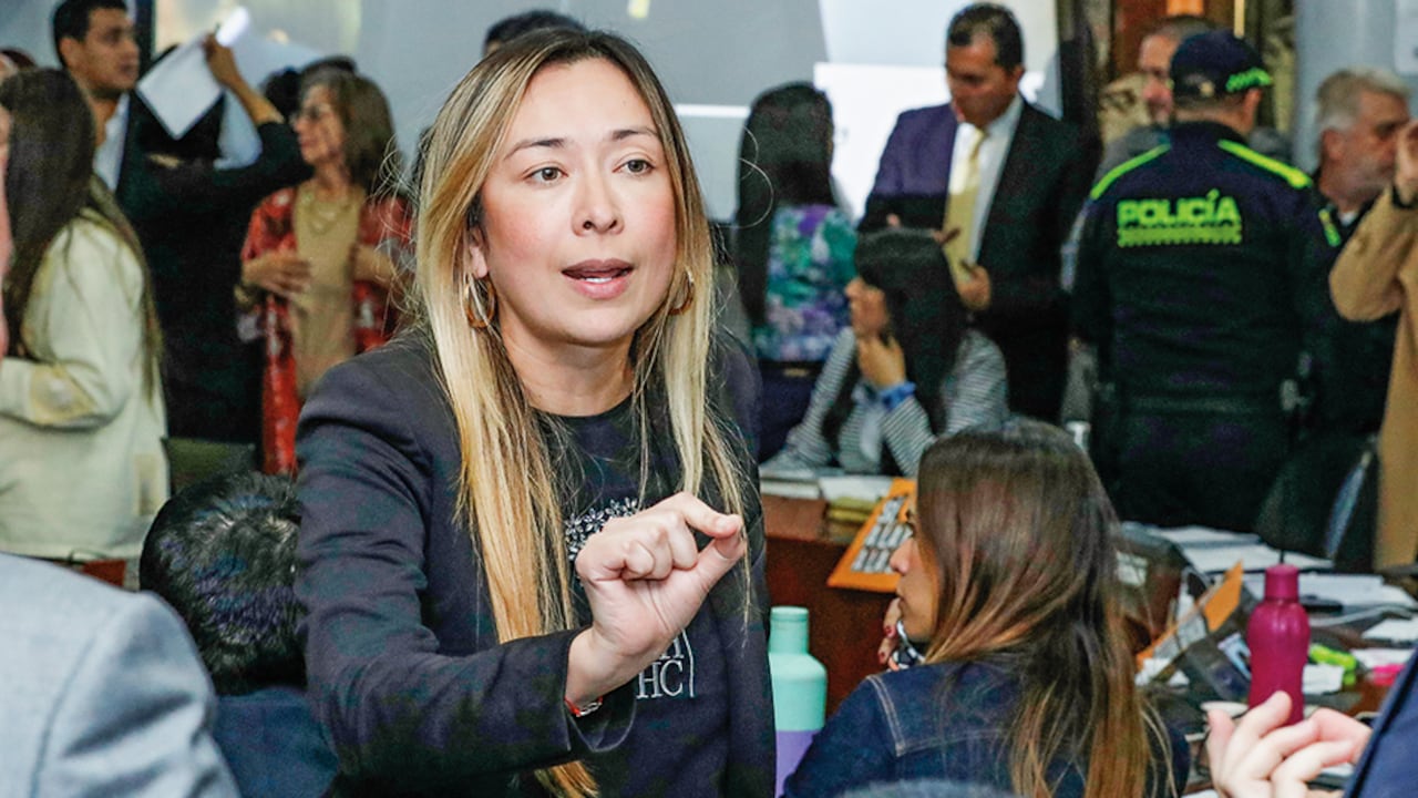 El grupo de agresores virtuales creó varias etiquetas en contra de Katherine Miranda, a quien le reclaman por pasar de apoyar al presidente Petro a cuestionar la reforma a la salud.