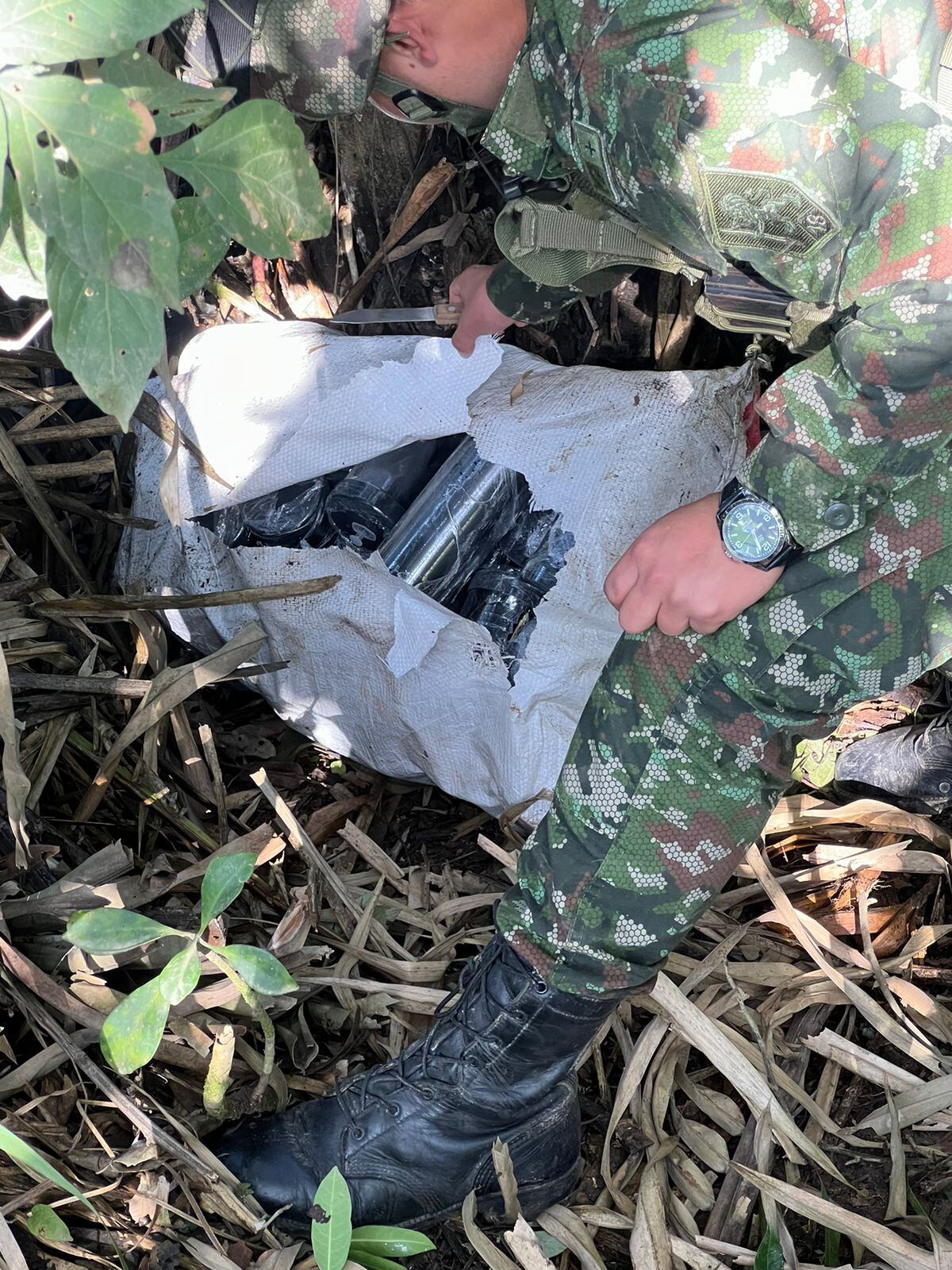 Ejército encuentra explosivos de alias Calarcá en el Tolima.