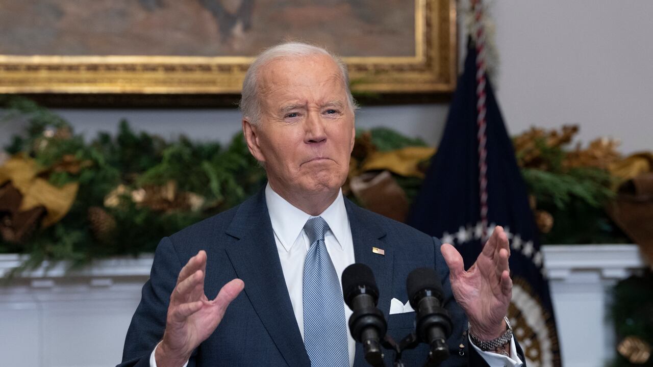 El presidente de Estados Unidos, Joe Biden, firmó la ley aprobada por el Congreso para financiar al gobierno hasta mediados de marzo.