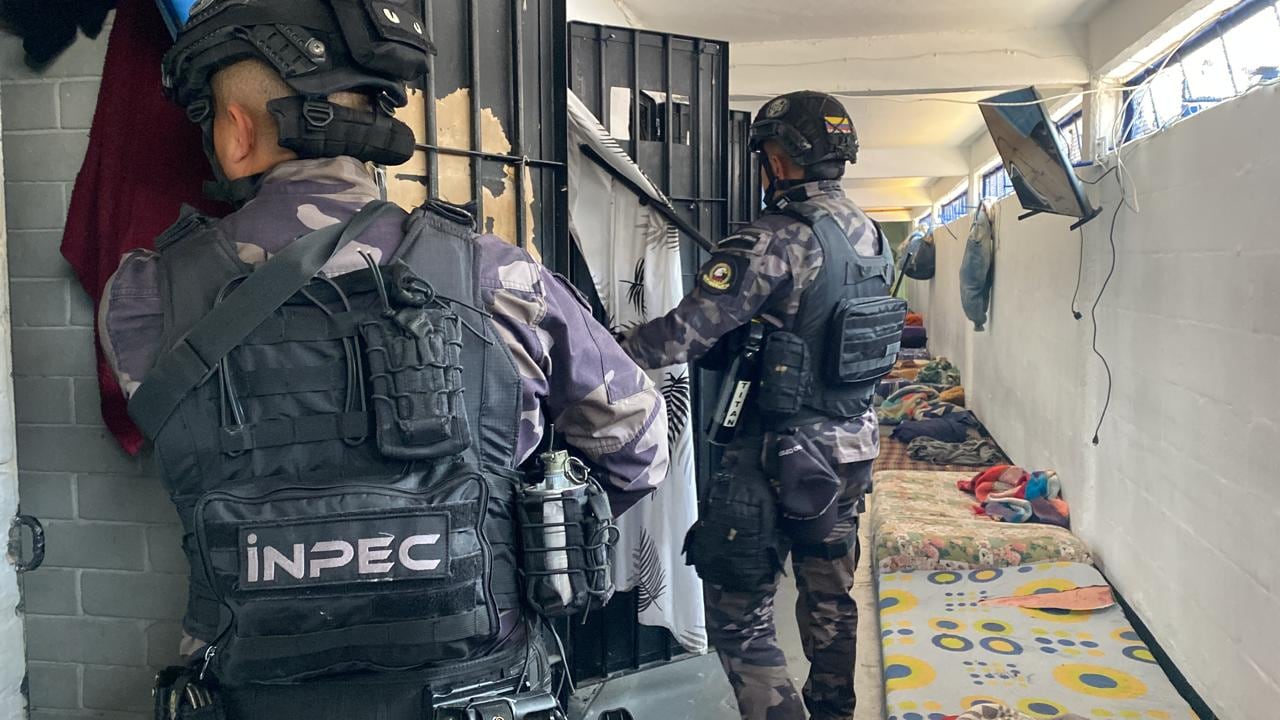Operativos del Inpec en la cárcel La Modelo de Bogotá.
