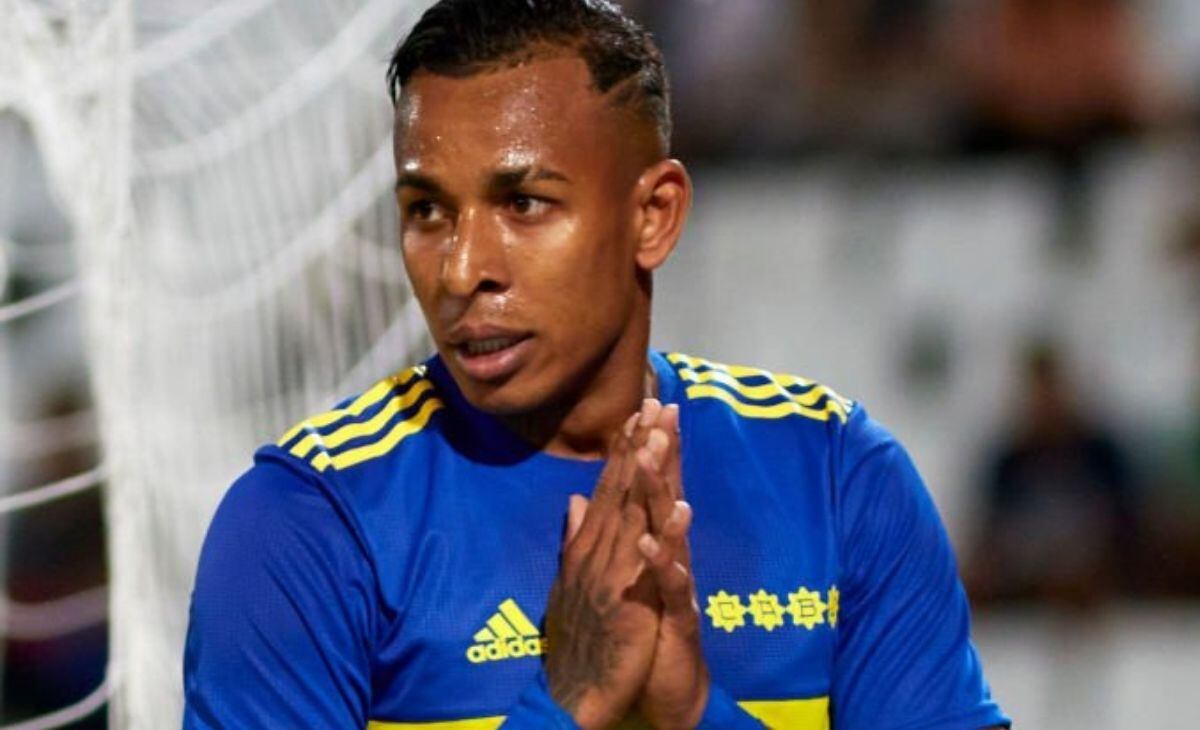 Sebastián Villa en el duelo ante Argentinos Juniors por Copa Argentina.