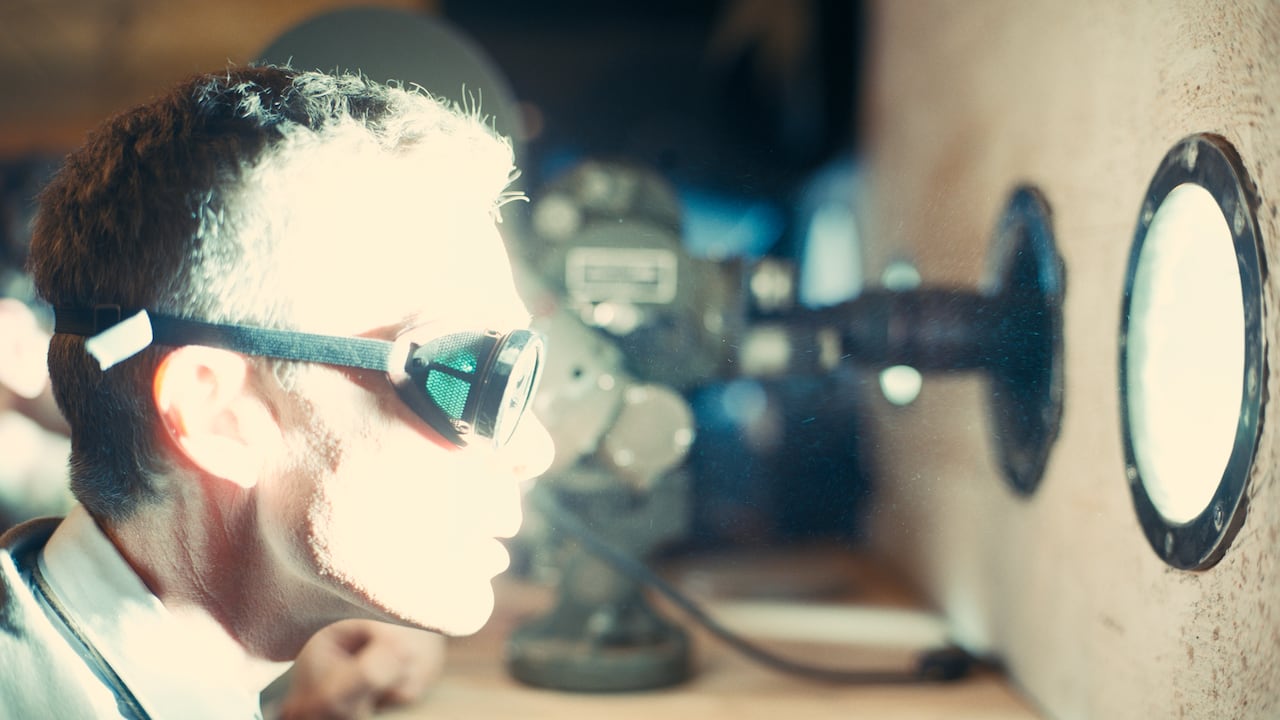 En esta imagen proporcionada por Universal Pictures, Cillian Murphy en una escena de "Oppenheimer". (Universal Pictures vía AP)