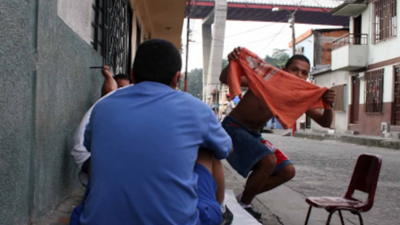 Muchos de los jóvenes del barrio El Balso dejaron de ser estudiantes para convertirse en pandilleros.