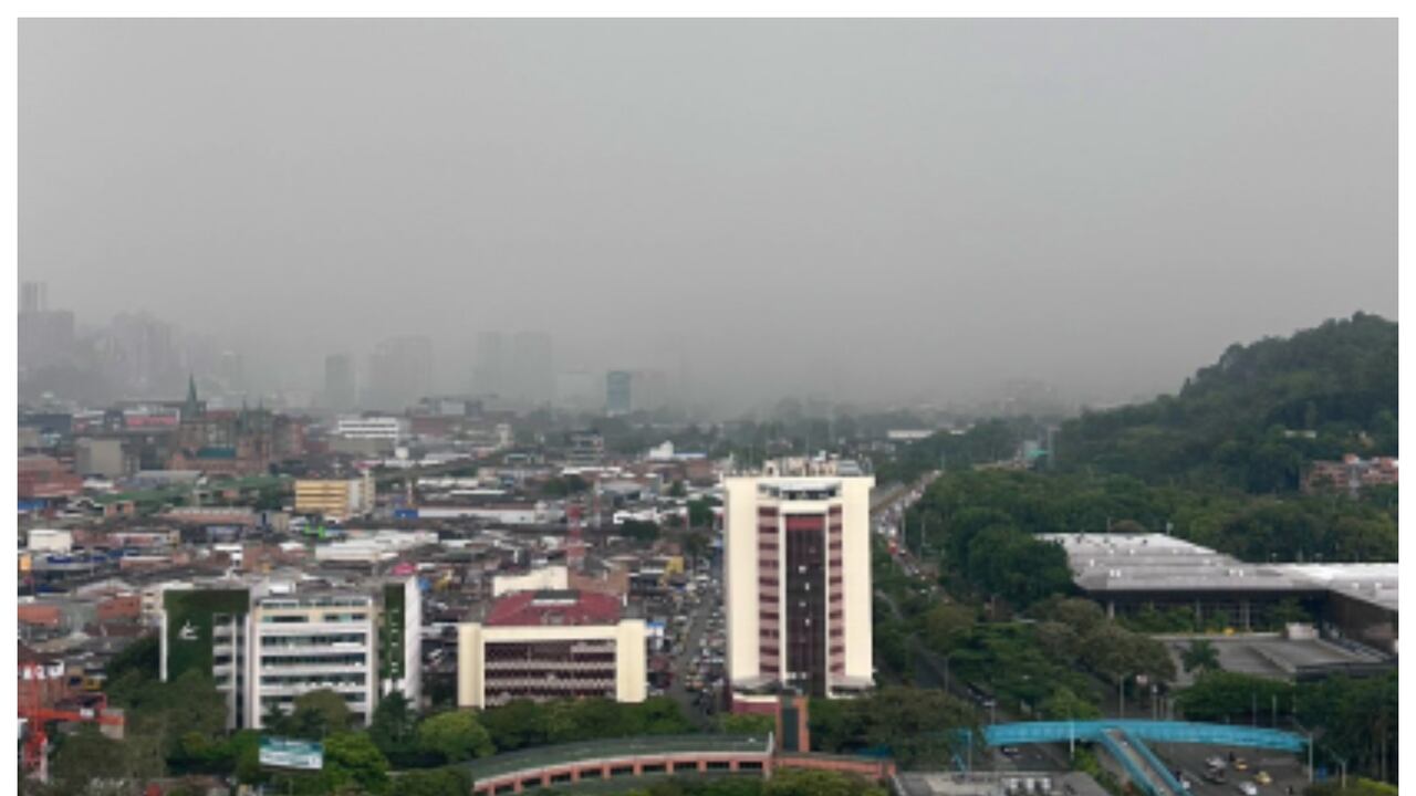 Reportan tormenta eléctrica sobre Medellín.
