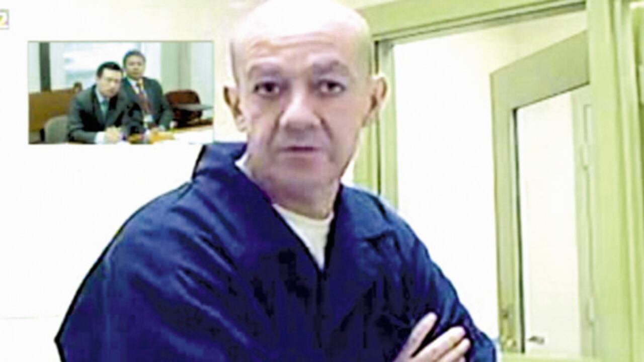 A Juan Carlos Sierra lo extraditó el entonces presidente Uribe en la camada de 13 jefes paramilitares enviados a Estados Unidos en 2008. Y, en teoría, es el mejor librado de ellos. Lo condenaron por narcotráfico (un caso de un barco chileno), pero como admitió los cargos le rebajaron su pena a diez años y por colaboración le restaron cinco más. Ahora le tocará venir a Colombia a responder a la Justicia.