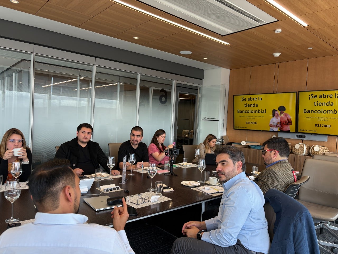 Representantes del sector financiero participan en una mesa pedagógica sobre Bre-B,