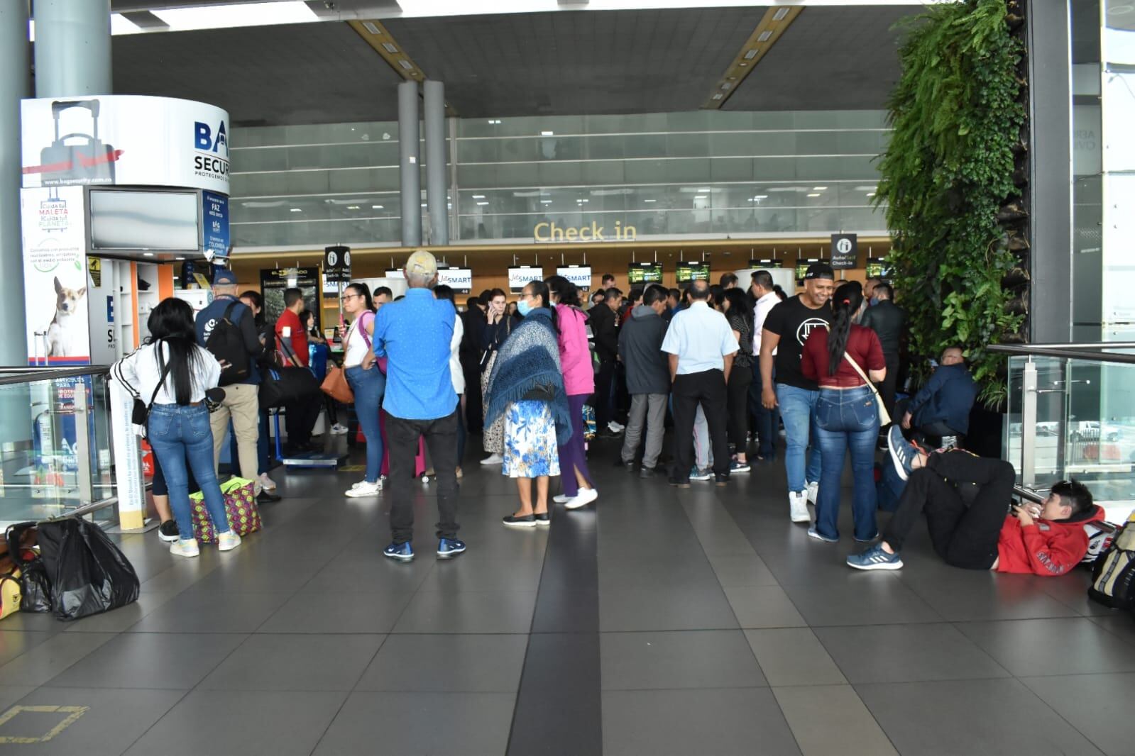 Crisis de pasajeros en el aeropuerto El Dorado